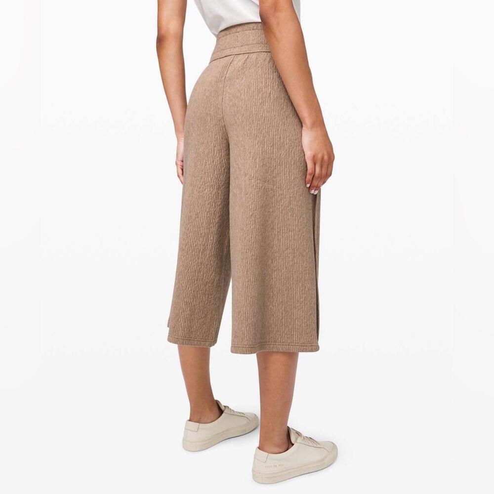 1 Lululemon Retreat Yourself Crop - Heathered Soft Sand - Picture 2 of 9